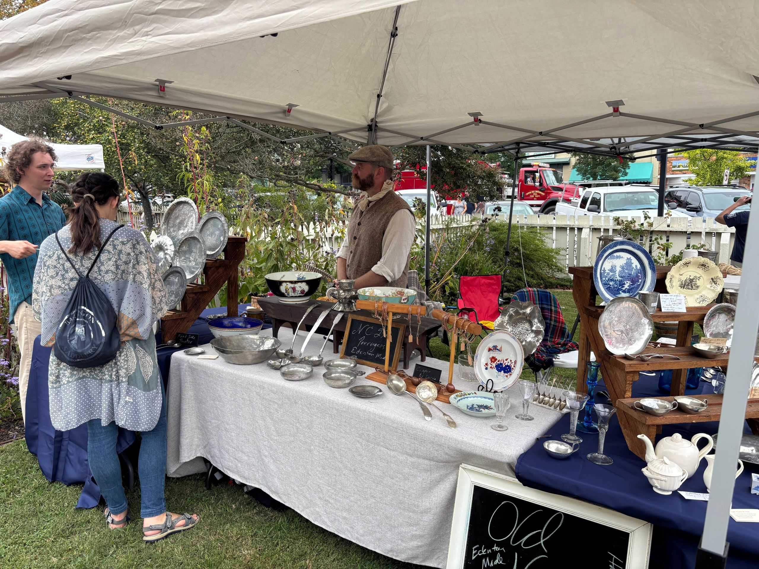 Artisans Attract a Market Crowd — photo 2